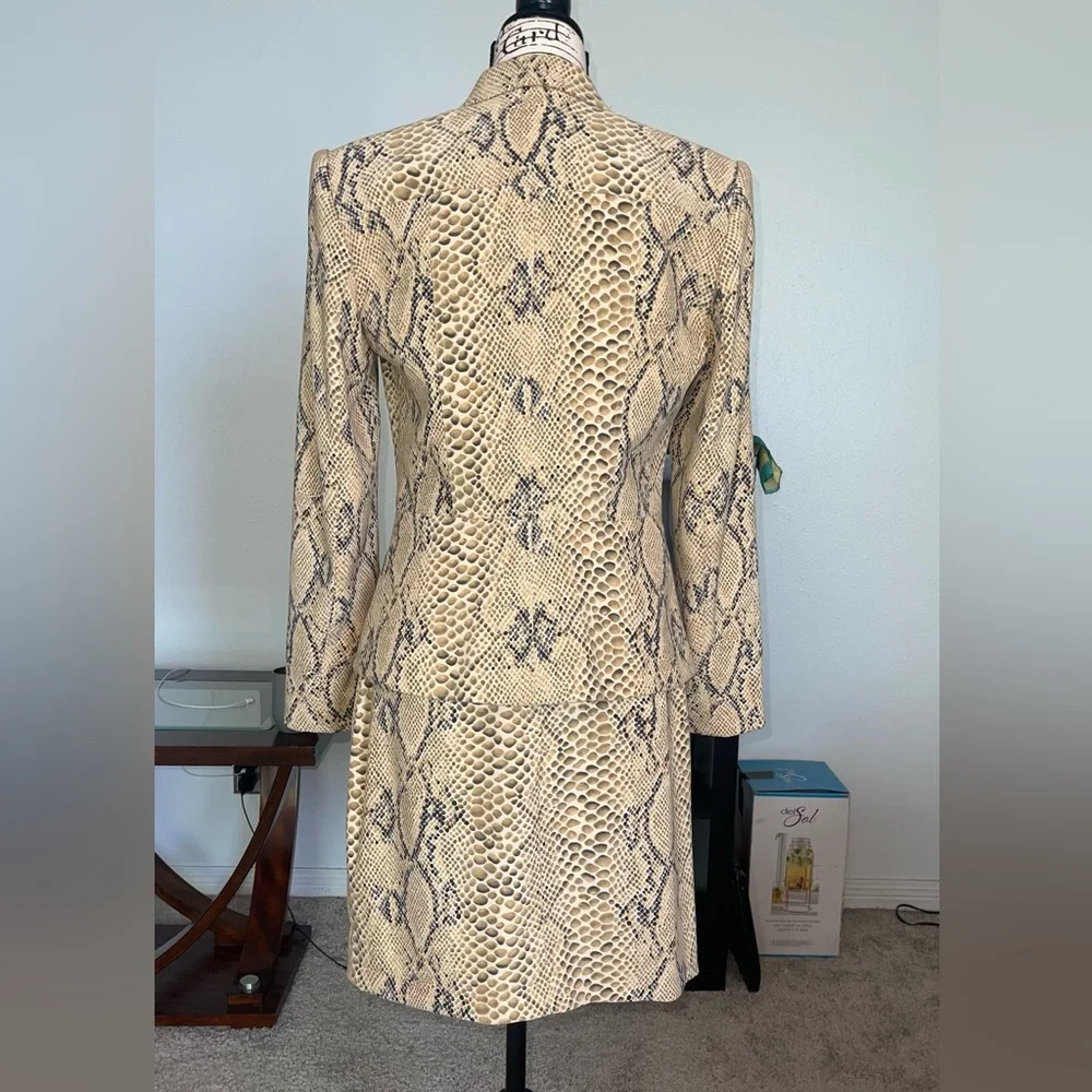 Alberto Makali - Snake-Print Tailored Blazer and Skirt Set in Size 8 - Picture 2 of 16